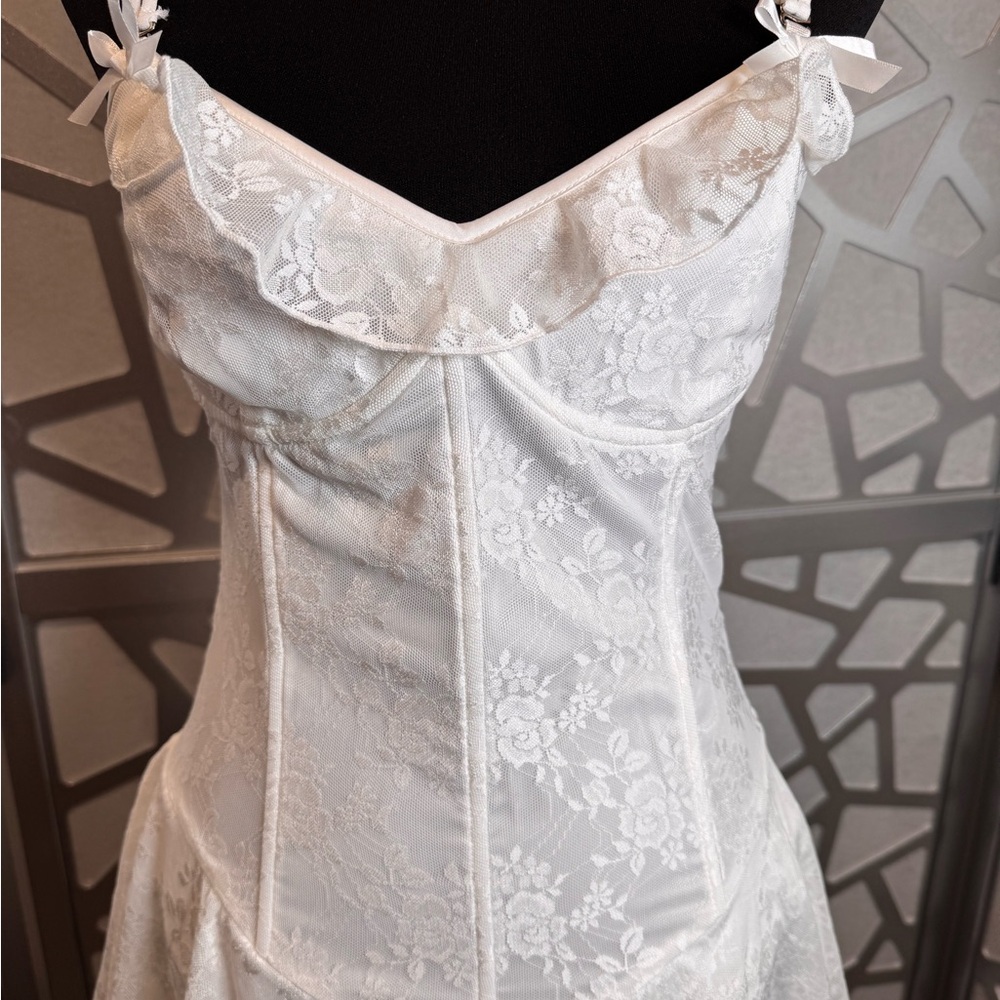 Chic White Lace Ruffle Chemise - Picture 6 of 12